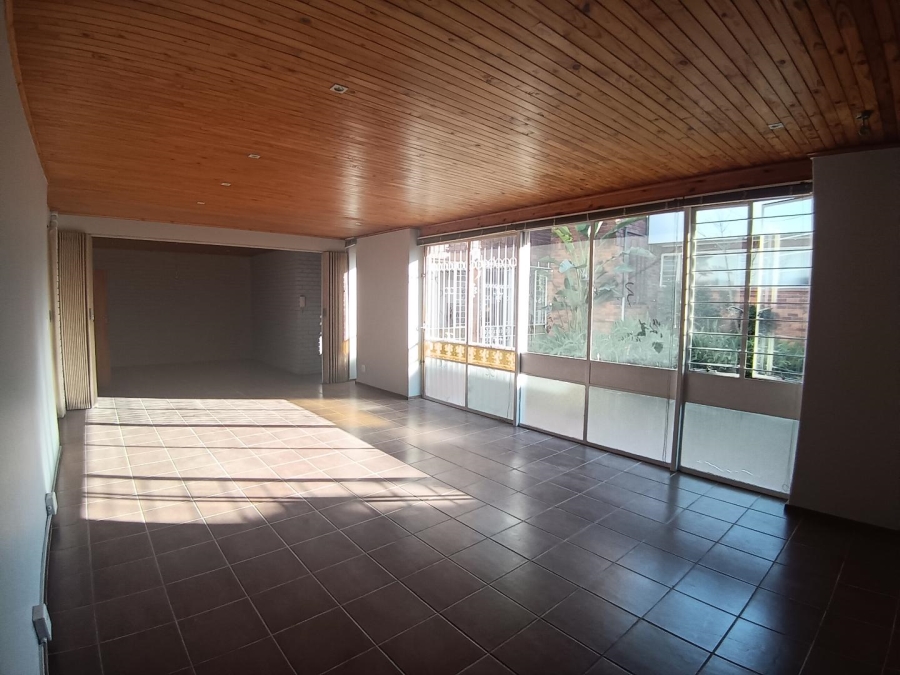To Let 4 Bedroom Property for Rent in Garsfontein Gauteng