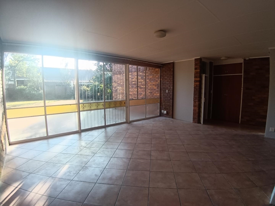 To Let 4 Bedroom Property for Rent in Garsfontein Gauteng
