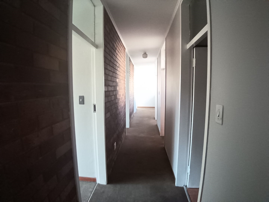 To Let 4 Bedroom Property for Rent in Garsfontein Gauteng
