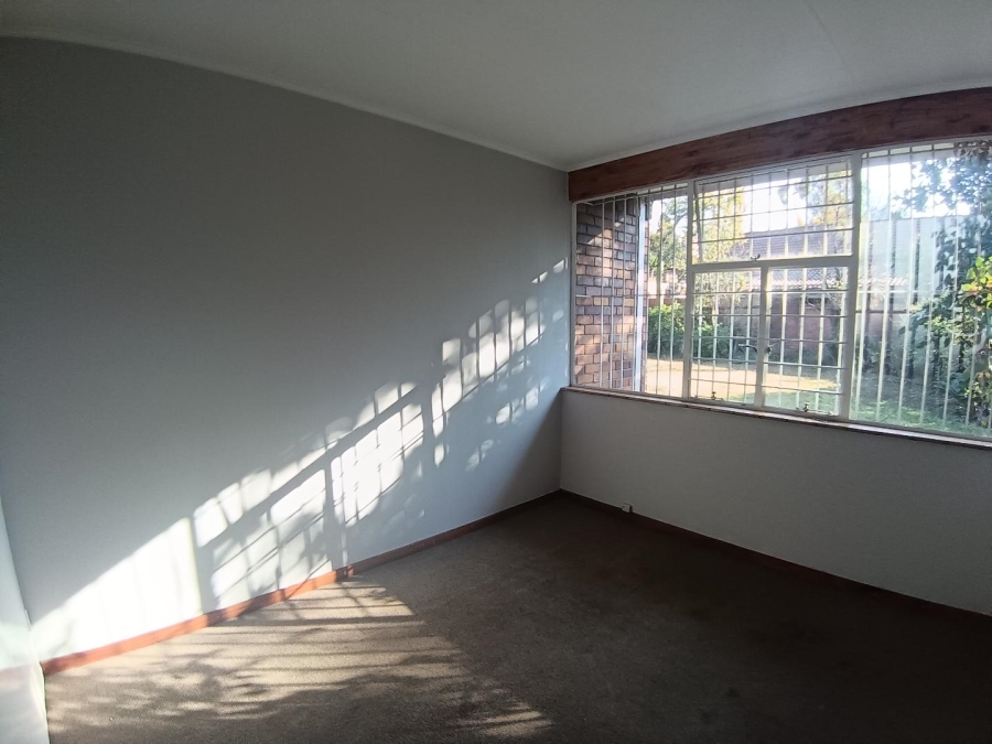 To Let 4 Bedroom Property for Rent in Garsfontein Gauteng
