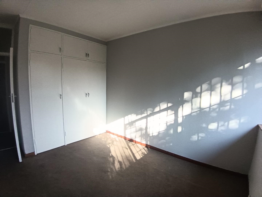 To Let 4 Bedroom Property for Rent in Garsfontein Gauteng