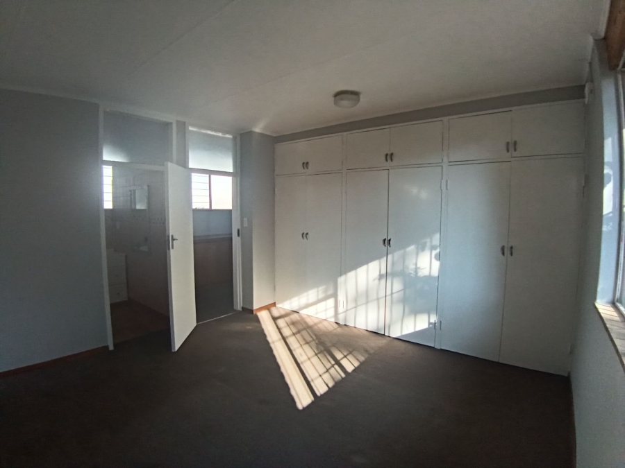 To Let 4 Bedroom Property for Rent in Garsfontein Gauteng
