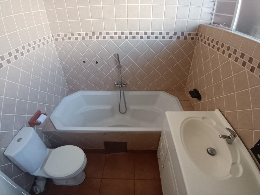 To Let 4 Bedroom Property for Rent in Garsfontein Gauteng