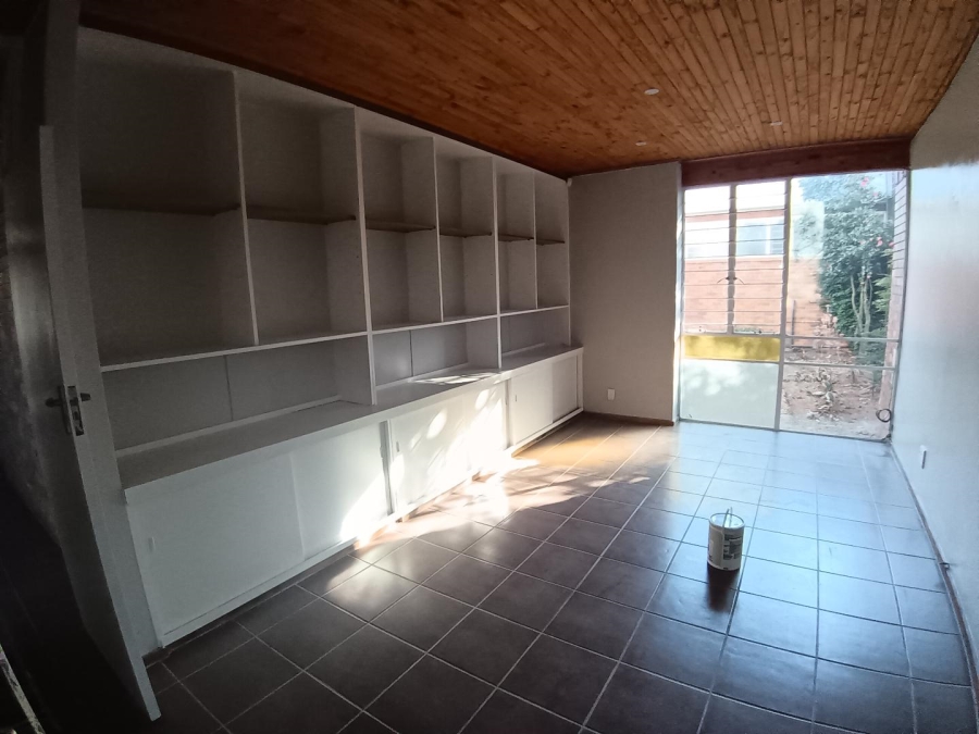 To Let 4 Bedroom Property for Rent in Garsfontein Gauteng