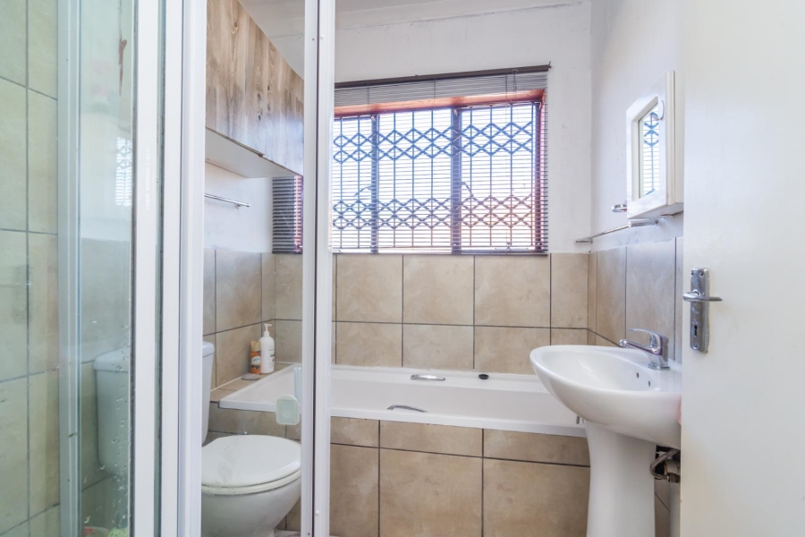 2 Bedroom Property for Sale in Groblerpark Ext 9 Gauteng