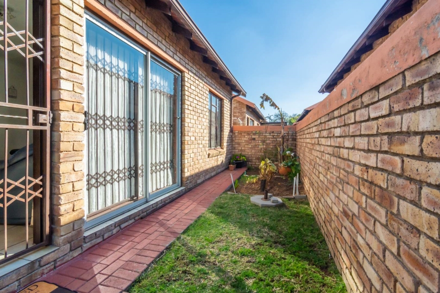 2 Bedroom Property for Sale in Groblerpark Ext 9 Gauteng