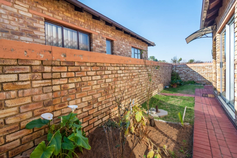 2 Bedroom Property for Sale in Groblerpark Ext 9 Gauteng