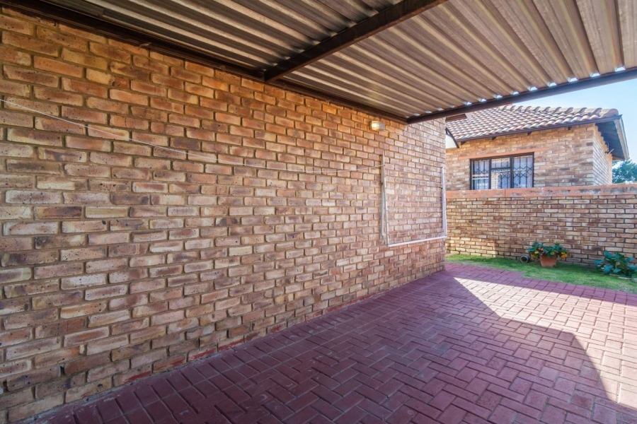 2 Bedroom Property for Sale in Groblerpark Ext 9 Gauteng