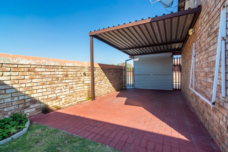 2 Bedroom Property for Sale in Groblerpark Ext 9 Gauteng