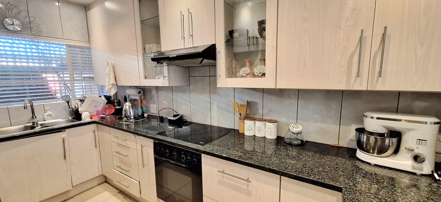 2 Bedroom Property for Sale in South Crest Gauteng
