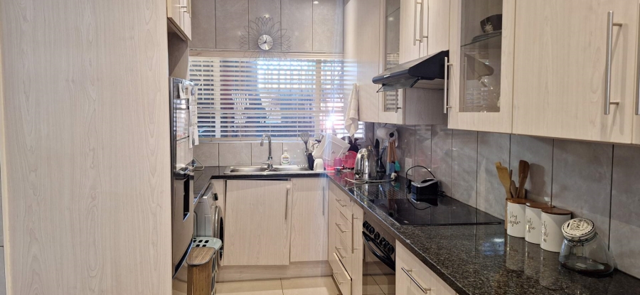 2 Bedroom Property for Sale in South Crest Gauteng