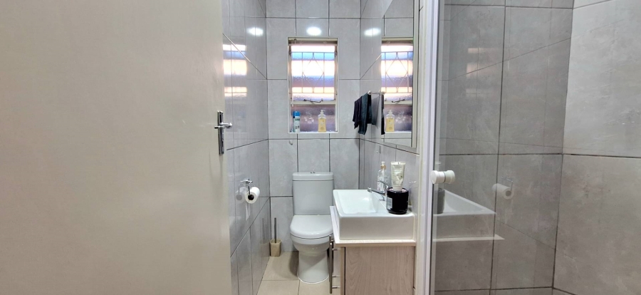 2 Bedroom Property for Sale in South Crest Gauteng