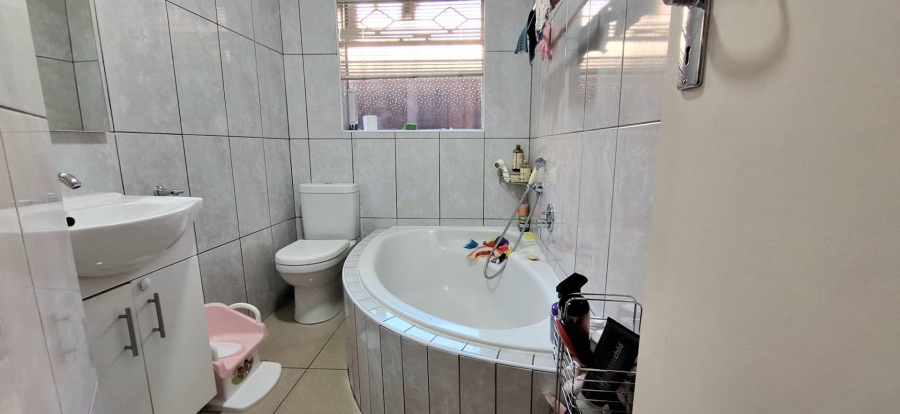 2 Bedroom Property for Sale in South Crest Gauteng