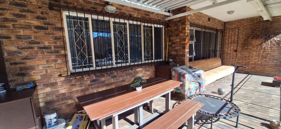 2 Bedroom Property for Sale in South Crest Gauteng