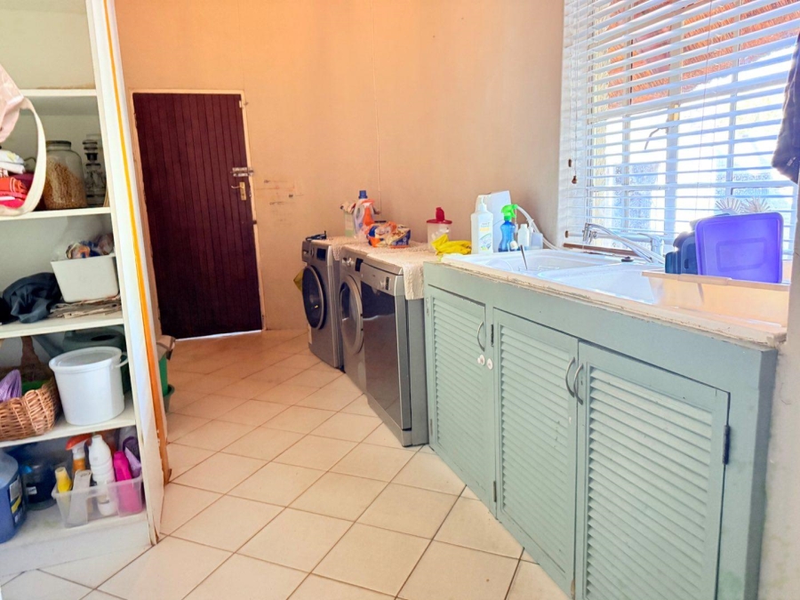 4 Bedroom Property for Sale in Glen Austin Gauteng
