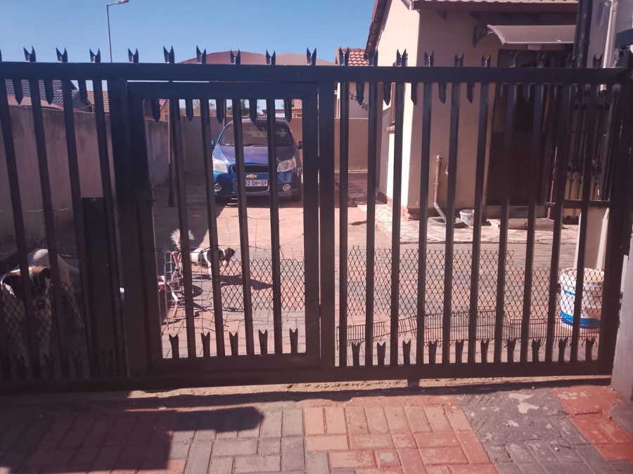 2 Bedroom Property for Sale in Soshanguve VV Gauteng