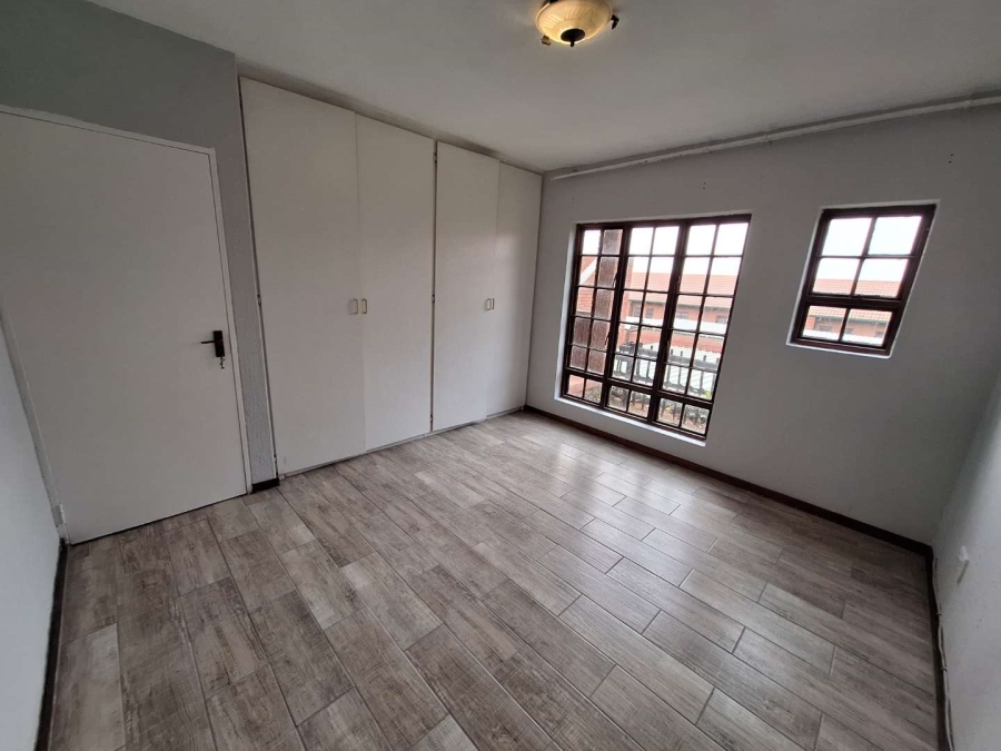 To Let 2 Bedroom Property for Rent in Constantia Kloof Gauteng