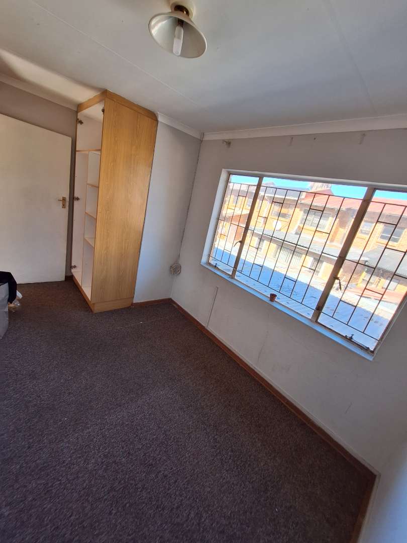 To Let 3 Bedroom Property for Rent in Florida Gauteng