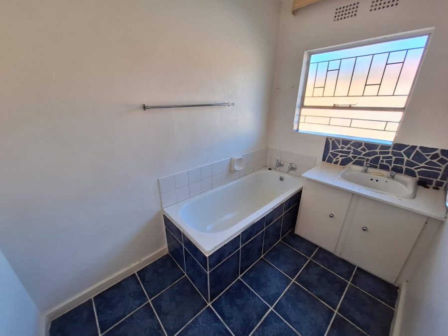 To Let 3 Bedroom Property for Rent in Florida Gauteng