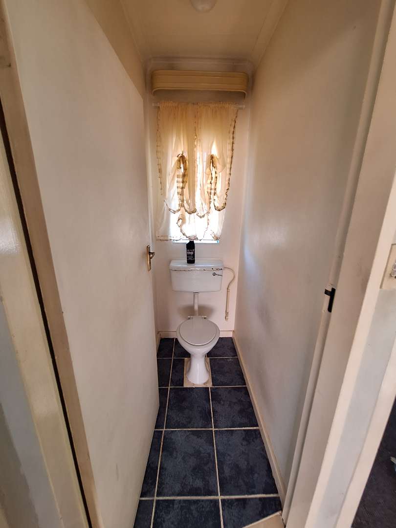 To Let 3 Bedroom Property for Rent in Florida Gauteng