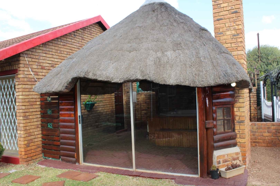 To Let 2 Bedroom Property for Rent in Hesteapark Gauteng