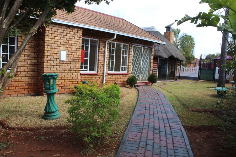 To Let 2 Bedroom Property for Rent in Hesteapark Gauteng