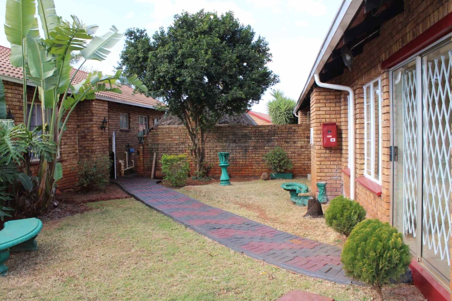 To Let 2 Bedroom Property for Rent in Hesteapark Gauteng