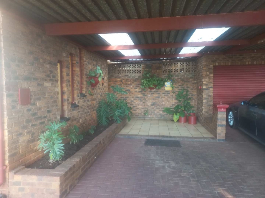 3 Bedroom Property for Sale in Dawn Park Gauteng