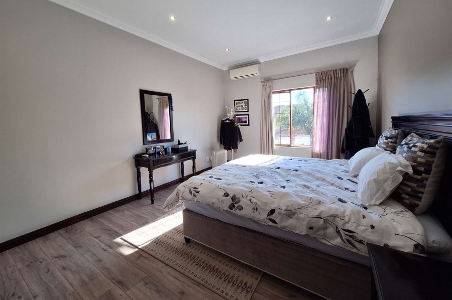 To Let 4 Bedroom Property for Rent in Silver Lakes Gauteng