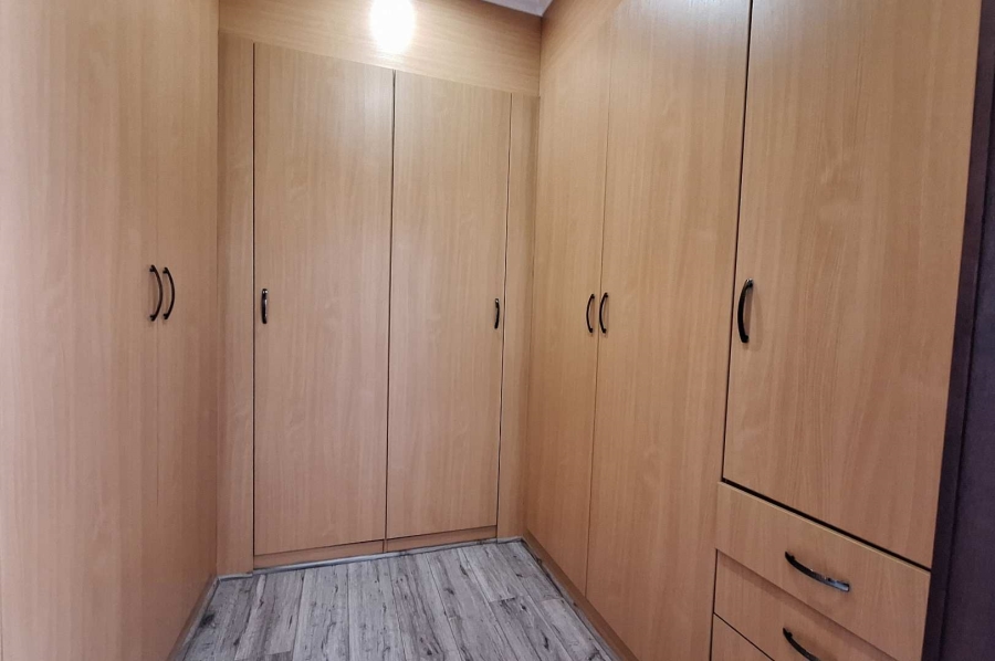 To Let 4 Bedroom Property for Rent in Silver Lakes Gauteng