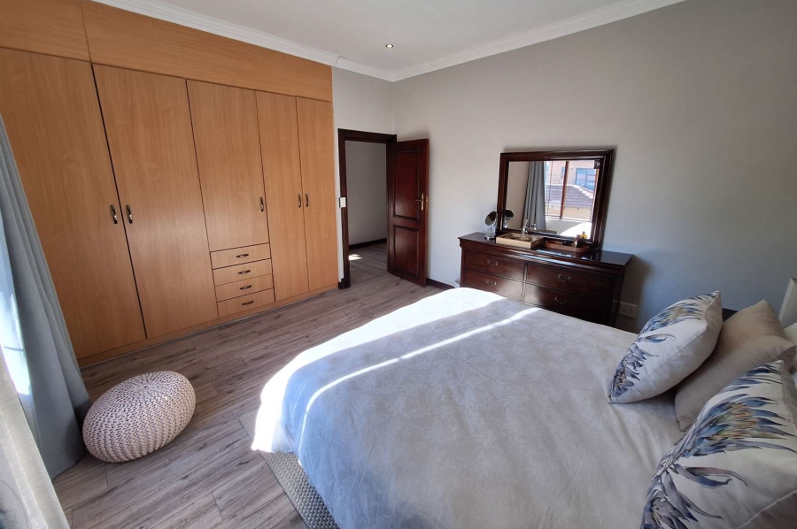 To Let 4 Bedroom Property for Rent in Silver Lakes Gauteng