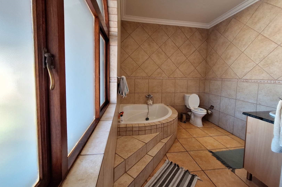 To Let 4 Bedroom Property for Rent in Silver Lakes Gauteng