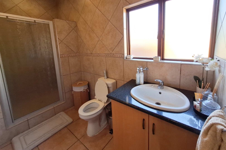 To Let 4 Bedroom Property for Rent in Silver Lakes Gauteng