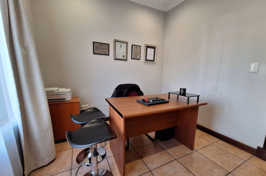 To Let 4 Bedroom Property for Rent in Silver Lakes Gauteng