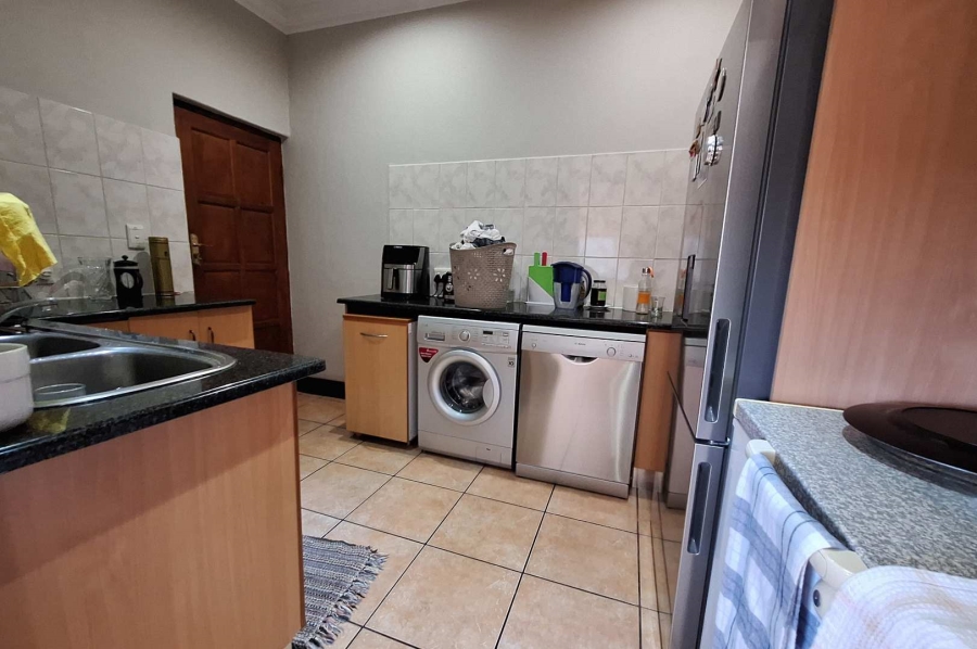 To Let 4 Bedroom Property for Rent in Silver Lakes Gauteng