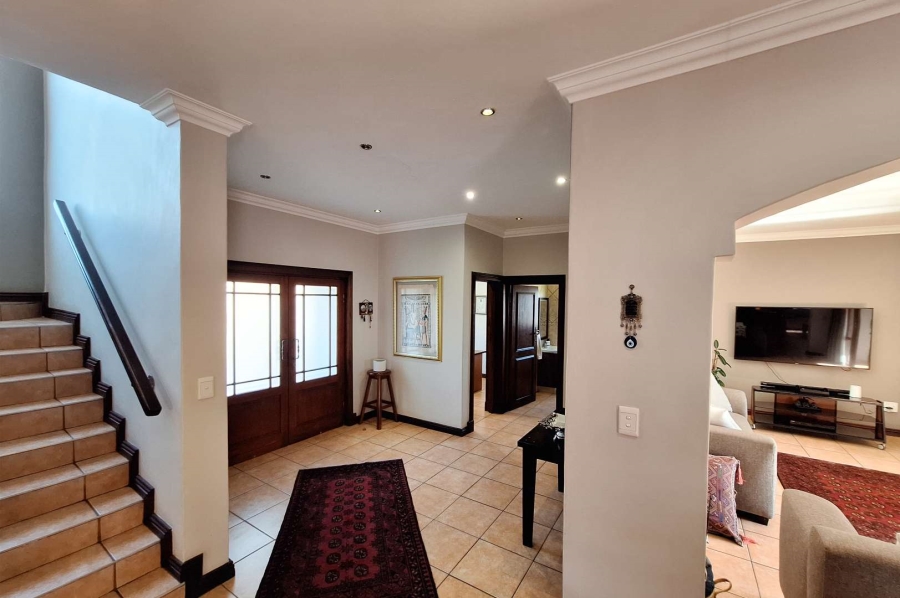 To Let 4 Bedroom Property for Rent in Silver Lakes Gauteng