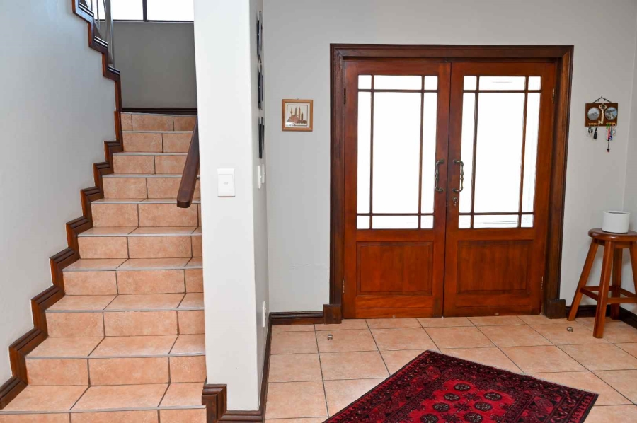 To Let 4 Bedroom Property for Rent in Silver Lakes Gauteng