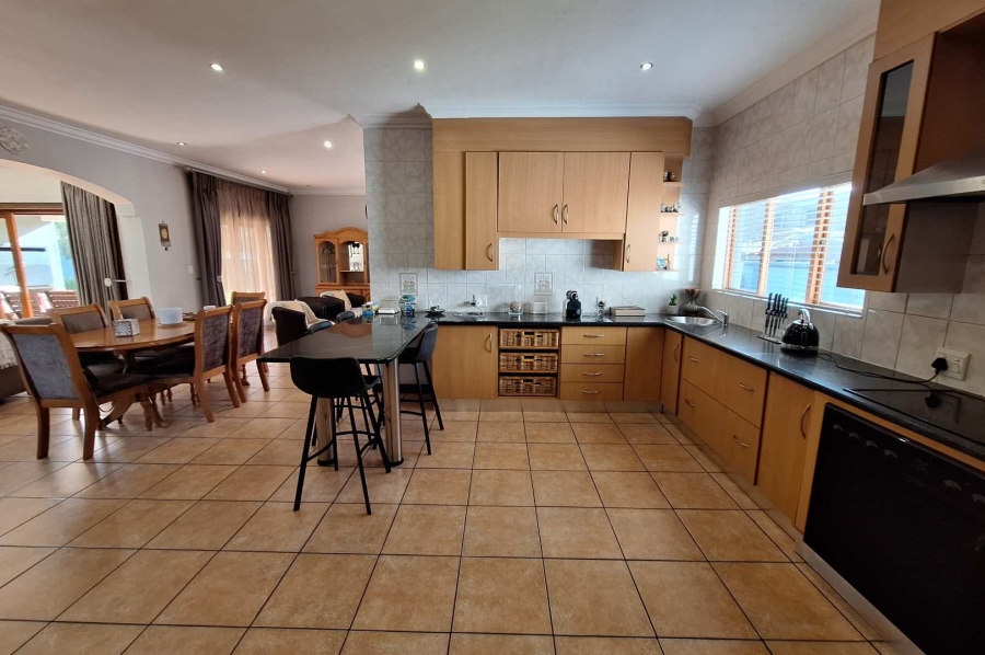 To Let 4 Bedroom Property for Rent in Silver Lakes Gauteng