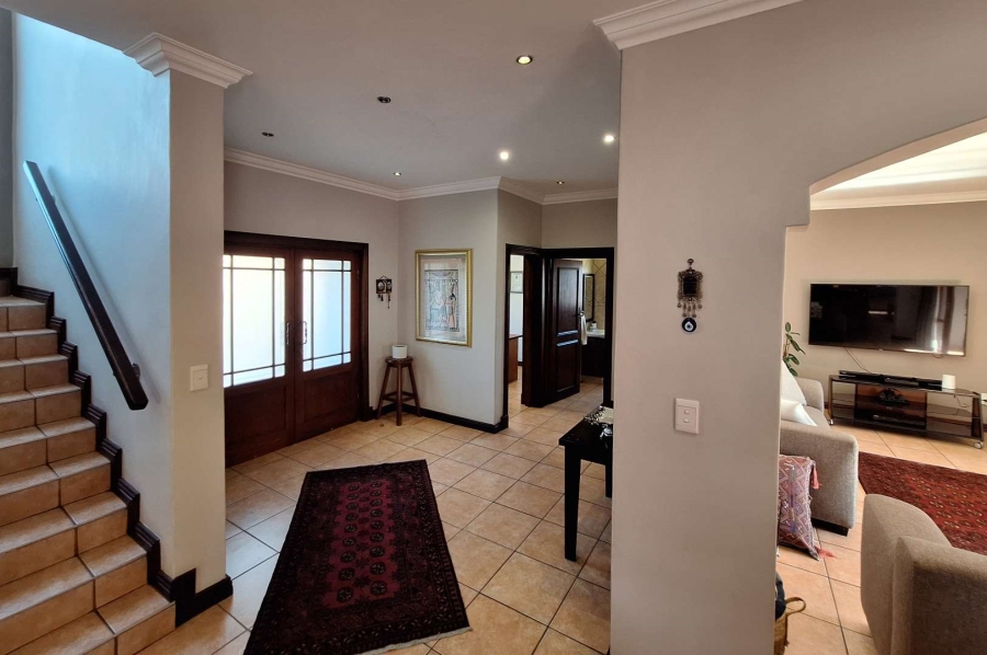To Let 4 Bedroom Property for Rent in Silver Lakes Gauteng