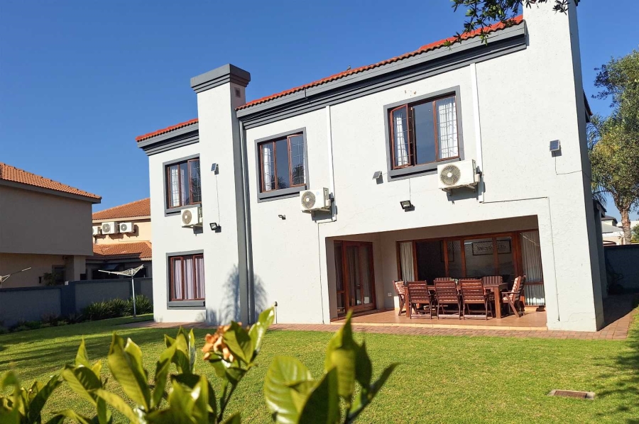 To Let 4 Bedroom Property for Rent in Silver Lakes Gauteng
