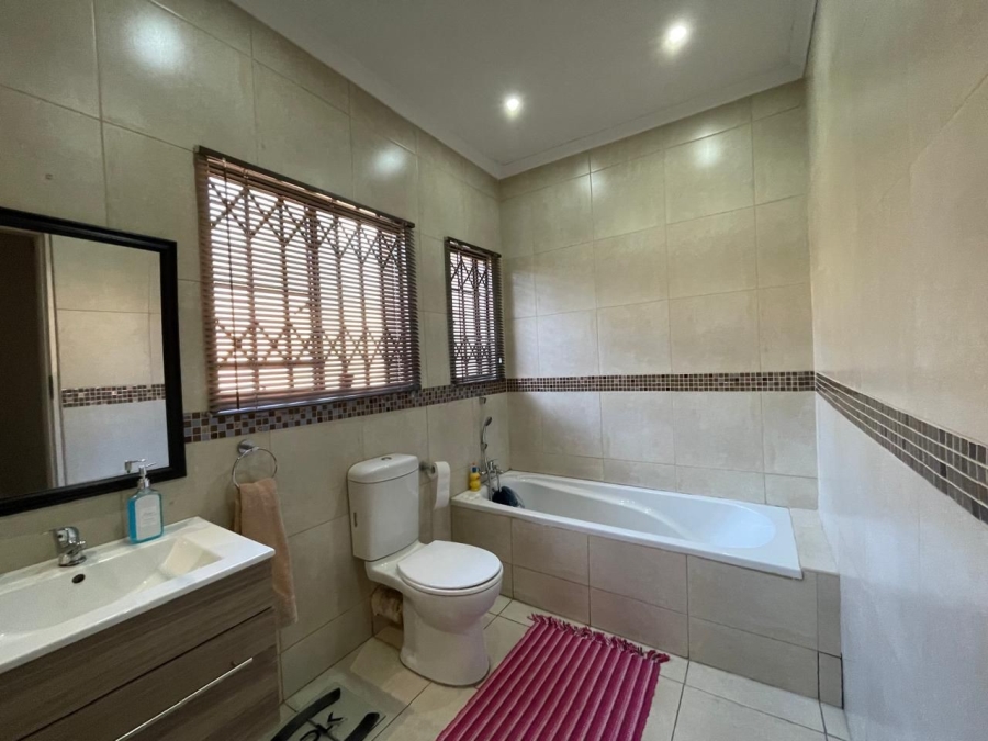 To Let 3 Bedroom Property for Rent in Weltevreden Park Gauteng