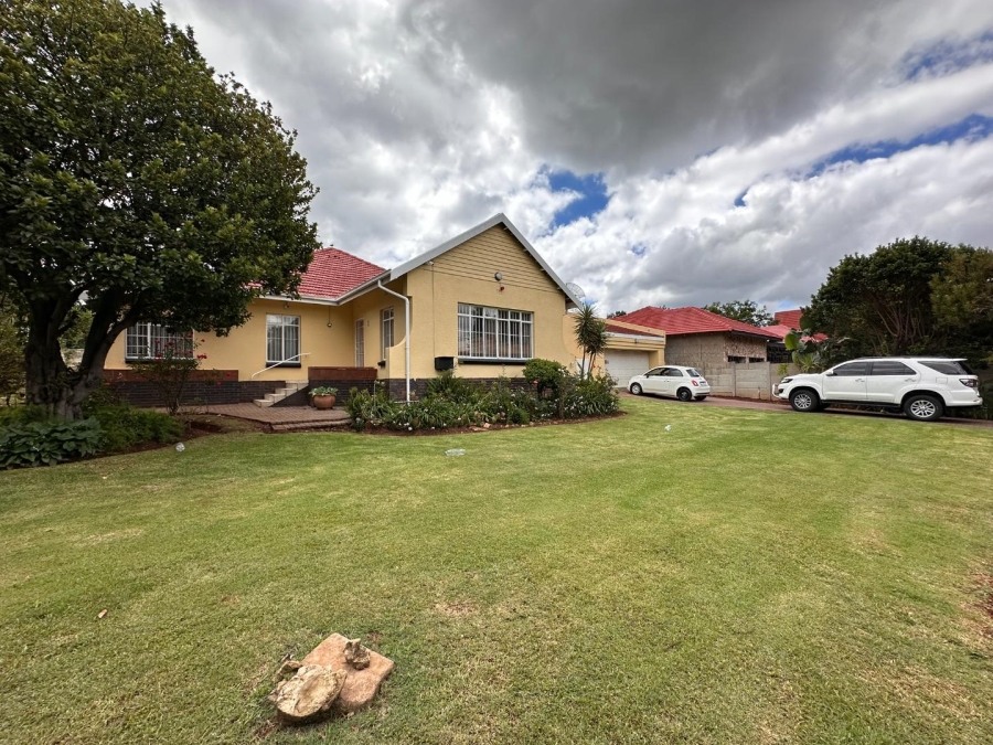 To Let 3 Bedroom Property for Rent in Florida Gauteng