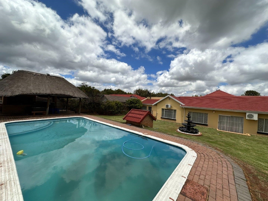 To Let 3 Bedroom Property for Rent in Florida Gauteng