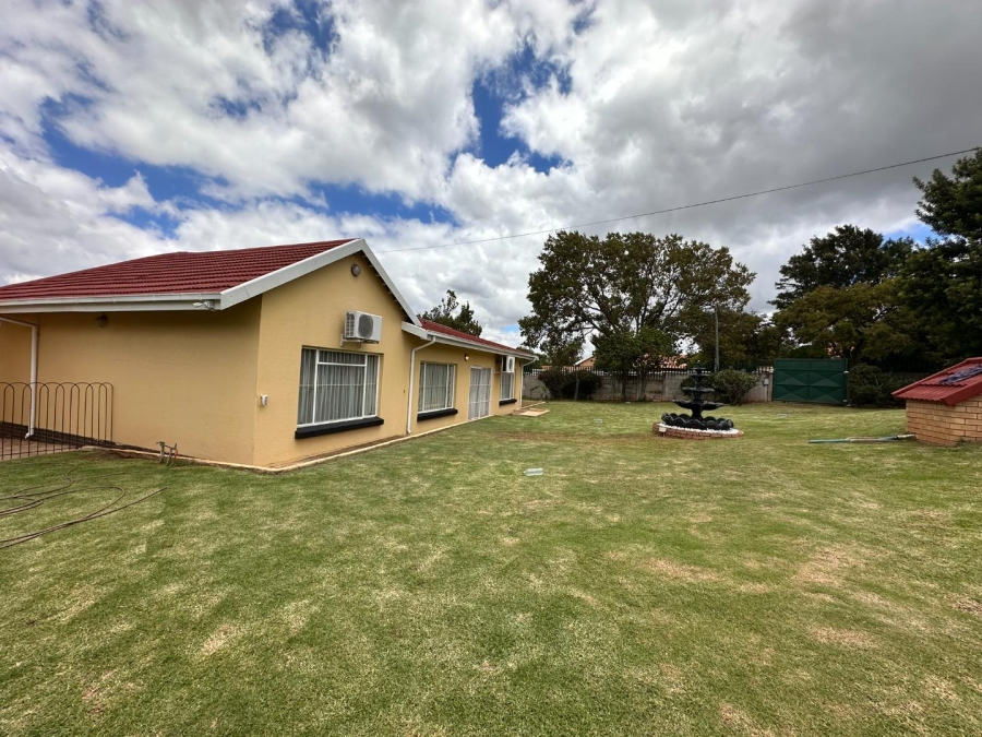 To Let 3 Bedroom Property for Rent in Florida Gauteng