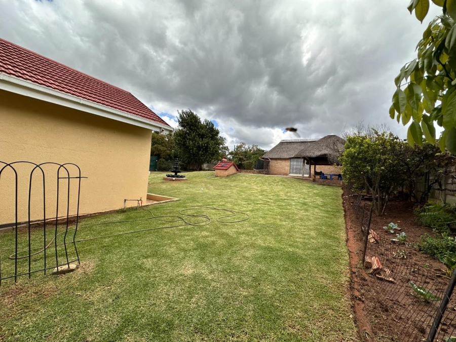 To Let 3 Bedroom Property for Rent in Florida Gauteng