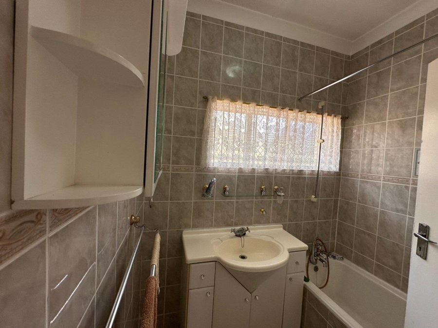 To Let 3 Bedroom Property for Rent in Florida Gauteng