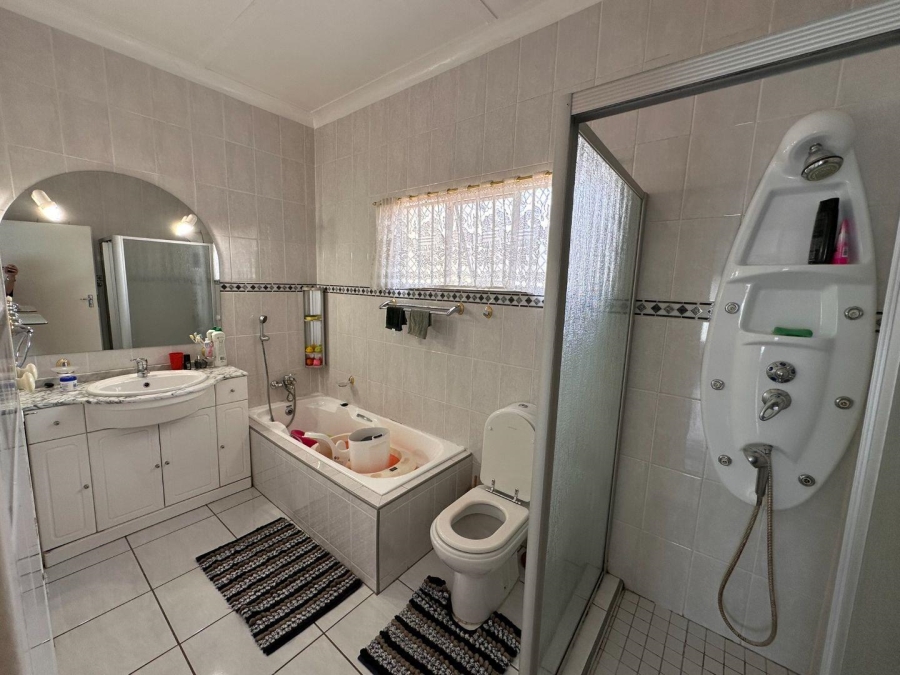 To Let 3 Bedroom Property for Rent in Florida Gauteng
