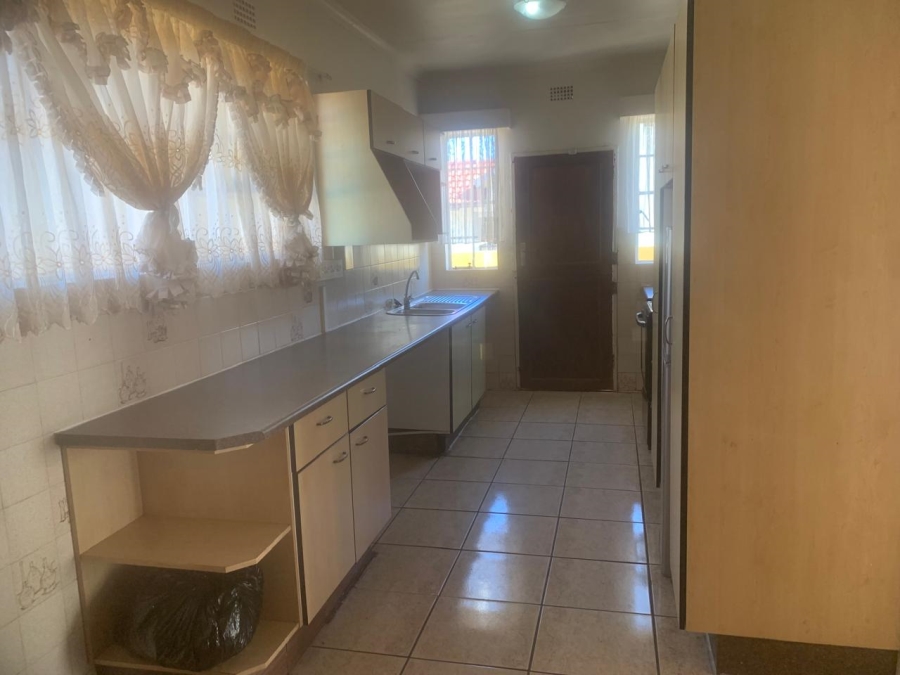 4 Bedroom Property for Sale in Birchleigh North Gauteng