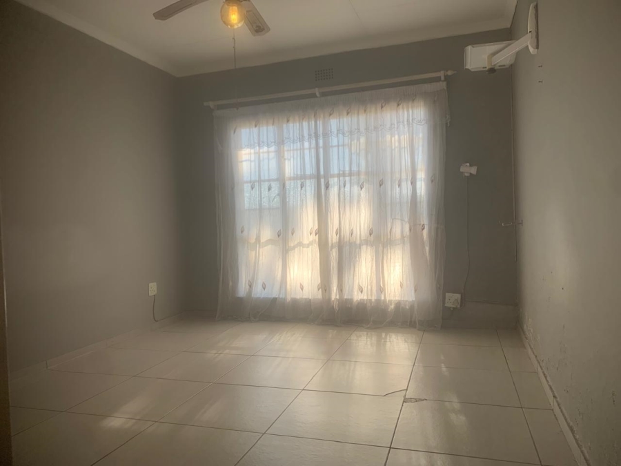 4 Bedroom Property for Sale in Birchleigh North Gauteng