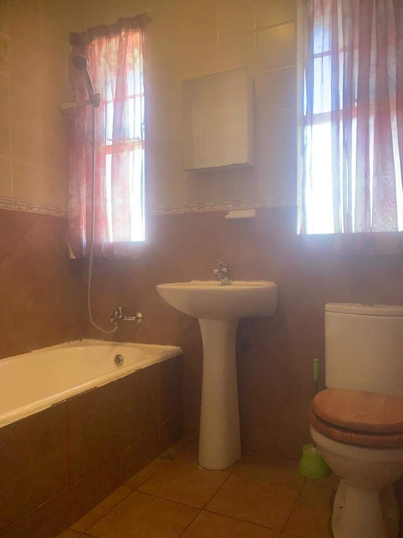 4 Bedroom Property for Sale in Birchleigh North Gauteng